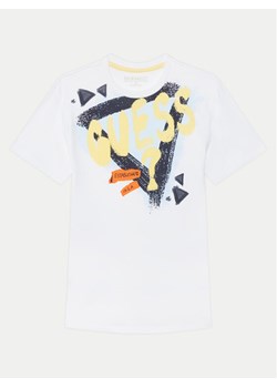 Guess T-Shirt L5GI00 K8HM4 Biały Regular Fit ze sklepu MODIVO w kategorii T-shirty chłopięce - zdjęcie 182628790