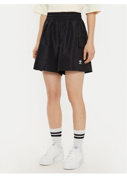 adidas Szorty sportowe Essentials Woven JD1514 Czarny Loose Fit ze sklepu MODIVO w kategorii Szorty - zdjęcie 182628820
