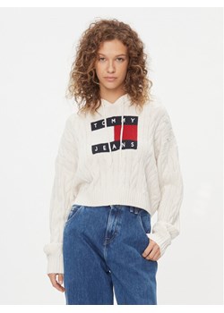 Tommy Jeans Sweter Center Flag DW0DW16528 Écru Regular Fit ze sklepu MODIVO w kategorii Swetry damskie - zdjęcie 182629821