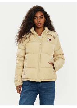 Tommy Jeans Kurtka puchowa Alaska DW0DW18610 Beżowy Regular Fit ze sklepu MODIVO w kategorii Kurtki damskie - zdjęcie 182630020