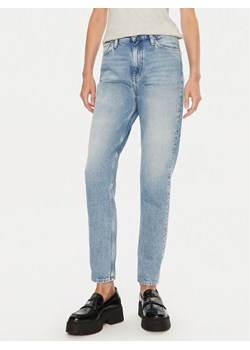 Calvin Klein Jeans Jeansy J20J224036 Niebieski Mom Fit ze sklepu MODIVO w kategorii Jeansy damskie - zdjęcie 182630184