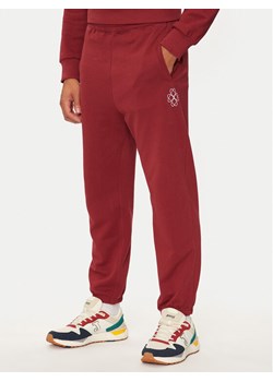 United Colors Of Benetton Spodnie dresowe 342ZUF01D Bordowy Regular Fit - id: 0000304268755 - marki United Colors Of Benetton - 182630603 United Colors Of Benetton Spodnie dresowe 342ZUF01D Bordowy Regular Fit ze sklepu MODIVO w kategorii Spodnie męskie - zdjęcie 182630603