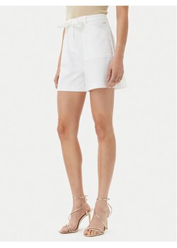 Guess Szorty materiałowe W5GD0I WH9Y2 Biały Loose Fit ze sklepu MODIVO w kategorii Szorty - zdjęcie 182630700