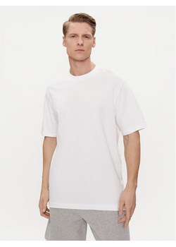 adidas T-Shirt IR8364 Biały Loose Fit ze sklepu MODIVO w kategorii T-shirty męskie - zdjęcie 182630730