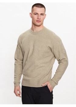 Calvin Klein Sweter K10K110401 Beżowy Regular Fit ze sklepu MODIVO w kategorii Swetry męskie - zdjęcie 182631573