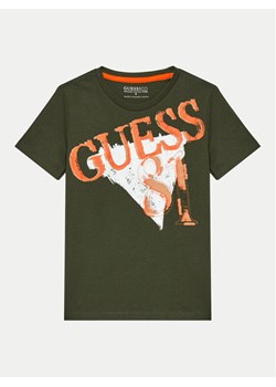 Guess T-Shirt L4BI02 I3Z14 Zielony Regular Fit ze sklepu MODIVO w kategorii T-shirty chłopięce - zdjęcie 182633303