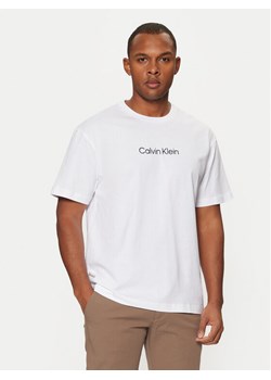 Calvin Klein T-Shirt Hero K10K111346 Biały Regular Fit ze sklepu MODIVO w kategorii T-shirty męskie - zdjęcie 182633411