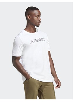 adidas T-Shirt Terrex Classic Logo HZ1400 Biały Regular Fit ze sklepu MODIVO w kategorii T-shirty męskie - zdjęcie 182633854