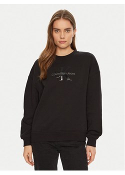Calvin Klein Jeans Bluza Glossy Monologo J20J224724 Czarny Regular Fit ze sklepu MODIVO w kategorii Bluzy damskie - zdjęcie 182633874