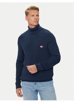 Tommy Jeans Golf Badge DM0DM19434 Granatowy Slim Fit ze sklepu MODIVO w kategorii Swetry męskie - zdjęcie 182633962