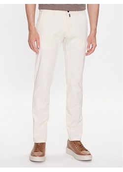Pierre Cardin Chinosy 30050/000/4017 Écru Slim Fit ze sklepu MODIVO w kategorii Spodnie męskie - zdjęcie 182634012