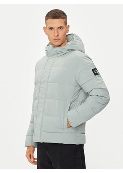 Calvin Klein Jeans Kurtka zimowa Essential J30J325594 Zielony Regular Fit ze sklepu MODIVO w kategorii Kurtki męskie - zdjęcie 182634210