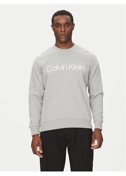 Calvin Klein Bluza Logo K10K104059 Szary Regular Fit ze sklepu MODIVO w kategorii Bluzy męskie - zdjęcie 182634540