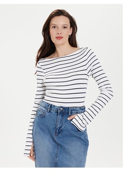 Gina Tricot Bluzka 21470 Biały Regular Fit ze sklepu MODIVO w kategorii Bluzki damskie - zdjęcie 182634541