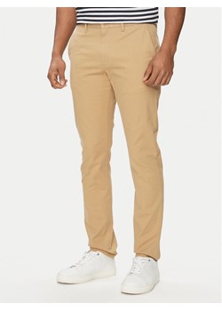 Tommy Hilfiger Chinosy Bleecker MW0MW26619 Beżowy Slim Fit ze sklepu MODIVO w kategorii Spodnie męskie - zdjęcie 182634824
