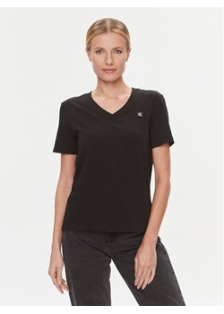 Calvin Klein Jeans T-Shirt Embro Badge J20J222560 Czarny Regular Fit ze sklepu MODIVO w kategorii Bluzki damskie - zdjęcie 182635393
