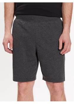 Skechers Szorty sportowe Explorer M1SH69 Szary Regular Fit ze sklepu MODIVO w kategorii Spodenki męskie - zdjęcie 182635590