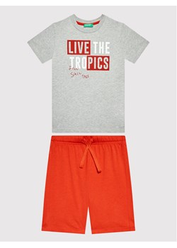 United Colors Of Benetton Komplet t-shirt i spodenki 3096CK002 Szary Regular Fit ze sklepu MODIVO w kategorii Komplety chłopięce - zdjęcie 182635744