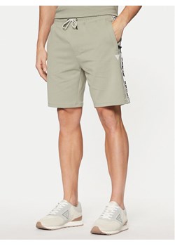 Guess Szorty sportowe Z2YD02 K6ZS1 Zielony Loose Fit ze sklepu MODIVO w kategorii Spodenki męskie - zdjęcie 182635811