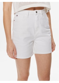 Tommy Hilfiger Szorty jeansowe WW0WW41321 Biały Regular Fit ze sklepu MODIVO w kategorii Szorty - zdjęcie 182635824