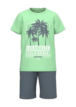 NAME IT Komplet t-shirt i spodenki 13214392 Zielony Regular Fit ze sklepu MODIVO w kategorii Komplety chłopięce - zdjęcie 182636151
