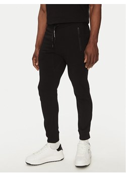 Armani Exchange Spodnie dresowe 8NZP73 ZJKRZ 1200 Czarny Regular Fit ze sklepu MODIVO w kategorii Spodnie męskie - zdjęcie 182636490