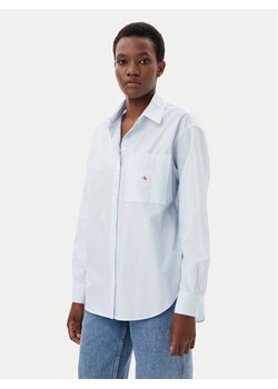 Calvin Klein Jeans Koszula J20J224436 Błękitny Relaxed Fit ze sklepu MODIVO w kategorii Koszule damskie - zdjęcie 182636913