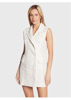 Glamorous Sukienka dzianinowa CK6798 Biały Regular Fit ze sklepu MODIVO w kategorii Sukienki - zdjęcie 182637093