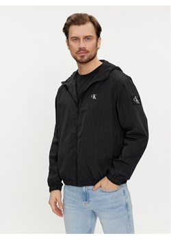Calvin Klein Jeans Wiatrówka J30J325106 Czarny Regular Fit ze sklepu MODIVO w kategorii Kurtki męskie - zdjęcie 182638292