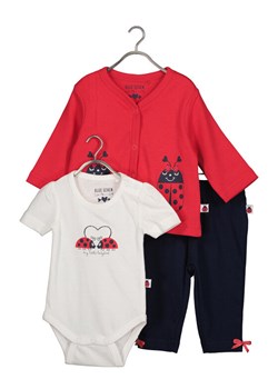 Blue Seven Komplet body, spodnie i kamizelka 422173 X Czerwony Regular Fit ze sklepu MODIVO w kategorii Komplety niemowlęce - zdjęcie 182638333