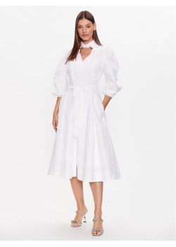 KARL LAGERFELD Sukienka koszulowa 231W1304 Biały Regular Fit ze sklepu MODIVO w kategorii Sukienki - zdjęcie 182638572