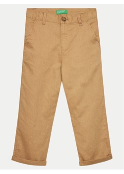 United Colors Of Benetton Spodnie materiałowe 4BE7CF02U Beżowy Regular Fit ze sklepu MODIVO w kategorii Spodnie chłopięce - zdjęcie 182638612