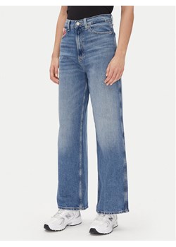 Tommy Jeans Jeansy Claire Hr Wd Rwb Bi5135 DW0DW21293 Niebieski Regular Fit ze sklepu MODIVO w kategorii Jeansy damskie - zdjęcie 182639070
