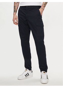 s.Oliver Spodnie materiałowe 2136168 Granatowy Regular Fit ze sklepu MODIVO w kategorii Spodnie męskie - zdjęcie 182639122