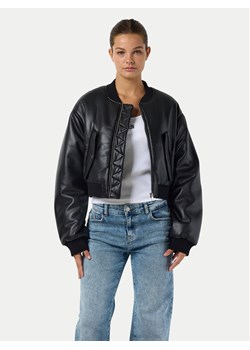 Noisy May Kurtka z imitacji skóry Eileen 27032426 Czarny Relaxed Fit ze sklepu MODIVO w kategorii Kurtki damskie - zdjęcie 182639161
