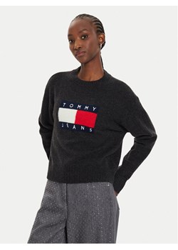 Tommy Jeans Sweter Flag DW0DW18681 Czarny Relaxed Fit ze sklepu MODIVO w kategorii Swetry damskie - zdjęcie 182639353