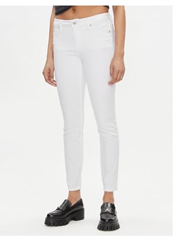 Calvin Klein Jeans Jeansy J20J222778 Biały Skinny Fit ze sklepu MODIVO w kategorii Jeansy damskie - zdjęcie 182639381