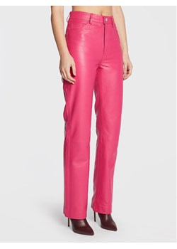 Remain Spodnie skórzane Lynn Leather RM1510 Różowy Regular Fit ze sklepu MODIVO w kategorii Spodnie damskie - zdjęcie 182639844