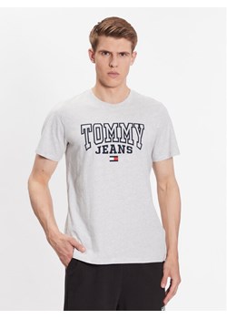 Tommy Jeans T-Shirt Entry Graphic DM0DM16831 Szary Regular Fit ze sklepu MODIVO w kategorii T-shirty męskie - zdjęcie 182640413
