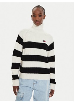 Tommy Jeans Golf Badge DW0DW19914 Czarny Regular Fit ze sklepu MODIVO w kategorii Swetry damskie - zdjęcie 182640823