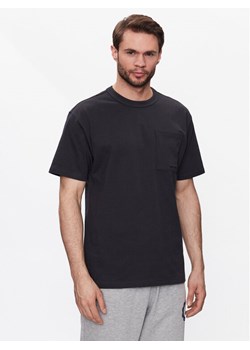 New Balance T-Shirt Athletics Nature State MT23567 Czarny Relaxed Fit ze sklepu MODIVO w kategorii T-shirty męskie - zdjęcie 182640900