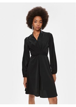 DKNY Sukienka codzienna DD3G2174 Czarny Regular Fit ze sklepu MODIVO w kategorii Sukienki - zdjęcie 182640941