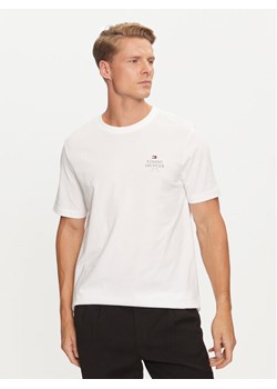 Tommy Hilfiger T-Shirt MW0MW36500 Biały Regular Fit ze sklepu MODIVO w kategorii T-shirty męskie - zdjęcie 182641482