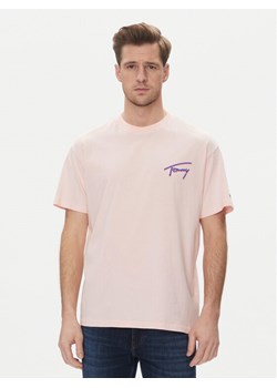 Tommy Jeans T-Shirt Faded Graphic DM0DM20768 Różowy Relaxed Fit ze sklepu MODIVO w kategorii T-shirty męskie - zdjęcie 182642050