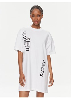 Calvin Klein Jeans Sukienka codzienna J20J223042 Biały Oversize ze sklepu MODIVO w kategorii Sukienki - zdjęcie 182642740