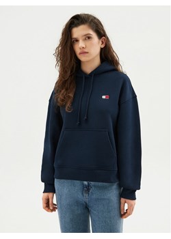 Tommy Jeans Bluza Badge DW0DW19414 Granatowy Boxy Fit ze sklepu MODIVO w kategorii Bluzy damskie - zdjęcie 182643083