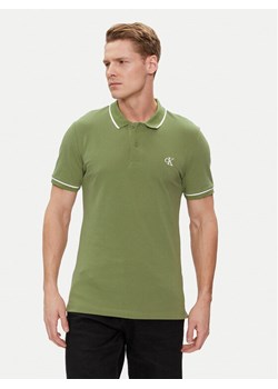 Calvin Klein Jeans Polo J30J315603 Zielony Slim Fit ze sklepu MODIVO w kategorii T-shirty męskie - zdjęcie 182643251
