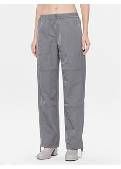 Samsøe Samsøe Spodnie materiałowe Gira F23400008 Szary Relaxed Fit ze sklepu MODIVO w kategorii Spodnie damskie - zdjęcie 182643394