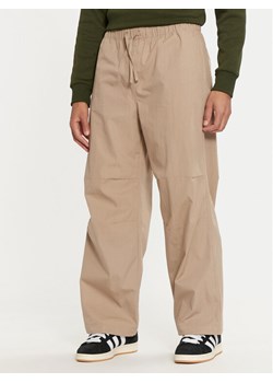 Jack&Jones Spodnie materiałowe Parachute 12260931 Beżowy Loose Fit - id: 0000304516665 - marki Jack & Jones - 182644333 Jack&Jones Spodnie materiałowe Parachute 12260931 Beżowy Loose Fit ze sklepu MODIVO w kategorii Spodnie męskie - zdjęcie 182644333