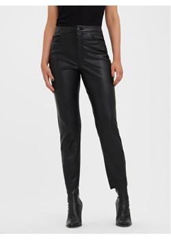 Vero Moda Spodnie z imitacji skóry Brenda 10268460 Czarny Straight Fit ze sklepu MODIVO w kategorii Spodnie damskie - zdjęcie 182645730
